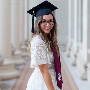Meet your Posher, Emilia
